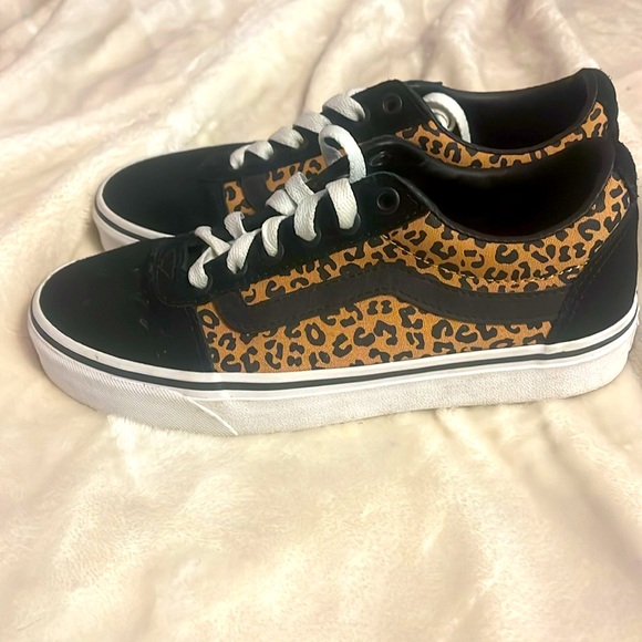 I am selling women’s vans size 6.5. And they were only worn once. - Picture 3 of 6